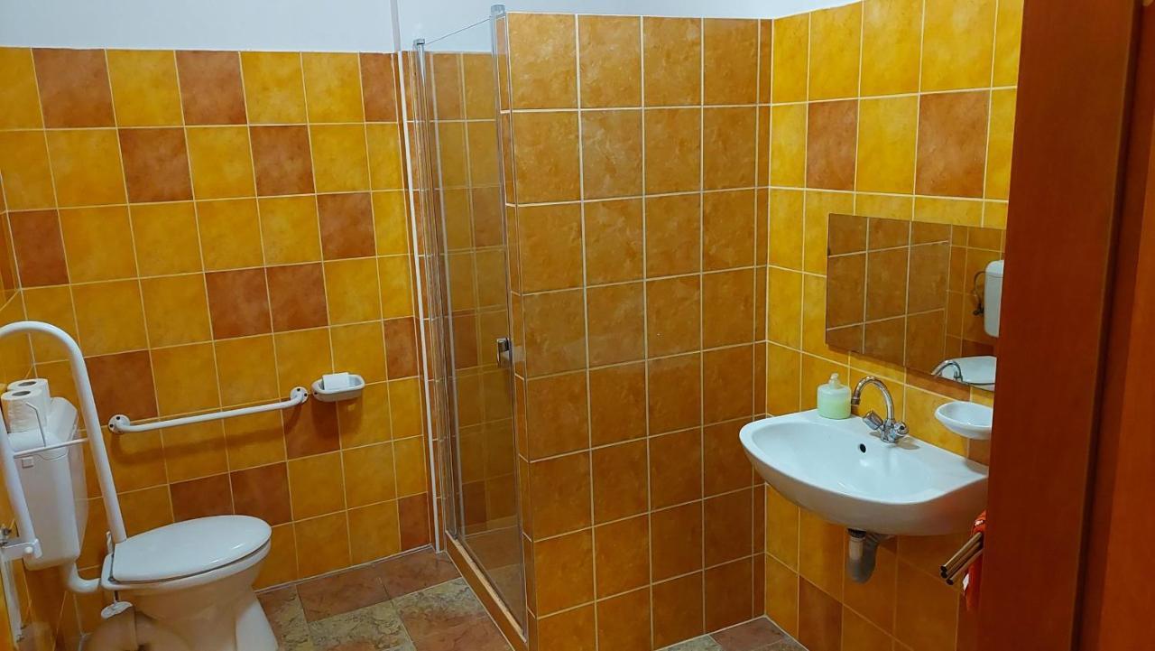Bordany Hostel Екстер'єр фото